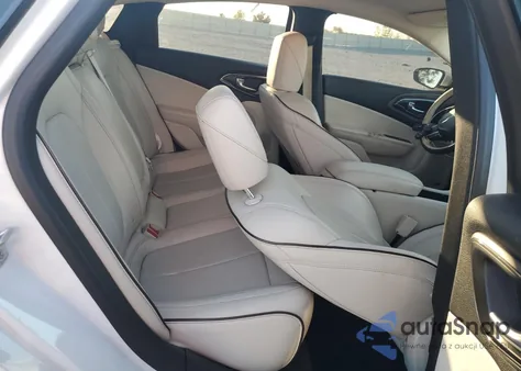 2015 Chrysler 200 C z USA, uszkodzony, nr VIN 1C3CCCCB0FN668982